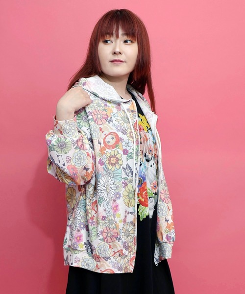 ScoLar（スカラー）の「162613：トマトにゃんこ×花柄 接触冷感パーカー（パーカー・レディース・オフホワイト/ブラック・M）」の5枚目の写真