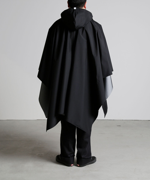 yoshiokubo(ヨシオクボ)の「yoshiokubo ヨシオクボ / PONCHO 防水ポンチョ レインコート / YES23903(ポンチョ・メンズ・ブラック/カーキ/ターコイズブルー・FREE)」の6枚目の写真