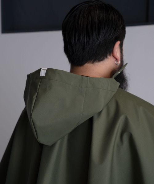 yoshiokubo(ヨシオクボ)の「yoshiokubo ヨシオクボ / PONCHO 防水ポンチョ レインコート / YES23903(ポンチョ・メンズ・ブラック/カーキ/ターコイズブルー・FREE)」の13枚目の写真