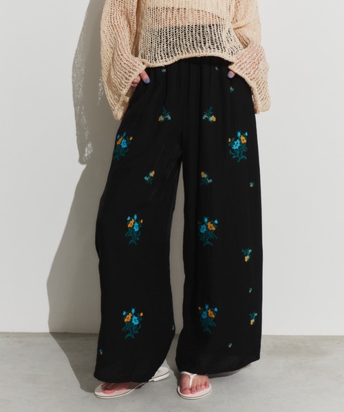 Unitage(ユニテージ)の「オリジナル刺繍楊柳イージーパンツ(その他パンツ・レディース・アイボリー/ブラック・FREE)」の4枚目の写真