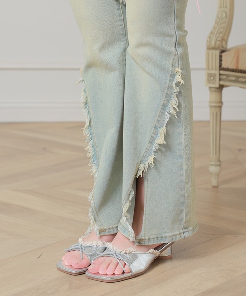 Anely(アネリー)の「レザー調 フロント リボン フリル ミュール(サンダル・レディース・シルバー/アイボリー・22.5cm/23cm/23.5cm/24cm/24.5cm)」の9枚目の写真