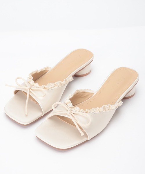 Anely(アネリー)の「レザー調 フロント リボン フリル ミュール(サンダル・レディース・シルバー/アイボリー・22.5cm/23cm/23.5cm/24cm/24.5cm)」の13枚目の写真