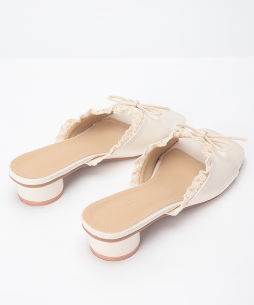 Anely(アネリー)の「レザー調 フロント リボン フリル ミュール(サンダル・レディース・シルバー/アイボリー・22.5cm/23cm/23.5cm/24cm/24.5cm)」の16枚目の写真