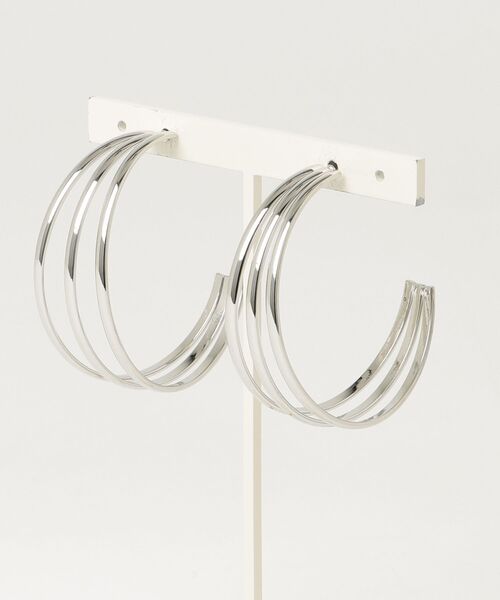 ROSE BUD(ローズバッド)の「THREE LINE PIERCE(ピアス(両耳用)・レディース・シルバー/ゴールド・ONE SIZE)」の12枚目の写真