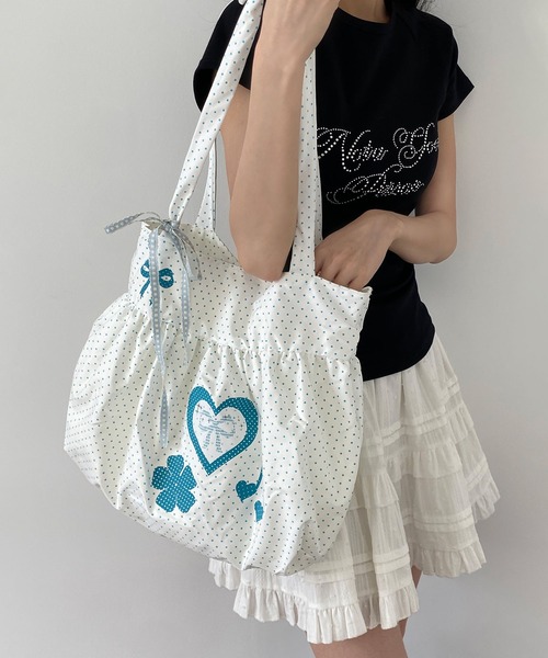 LA VORAGINE(ラ ヴォラジネ)の「4 色展開 水玉 ハート リボン トートバッグ 大容量(トートバッグ・レディース・ピンク/ホワイト/ブラック/ブルー・FREE)」の3枚目の写真