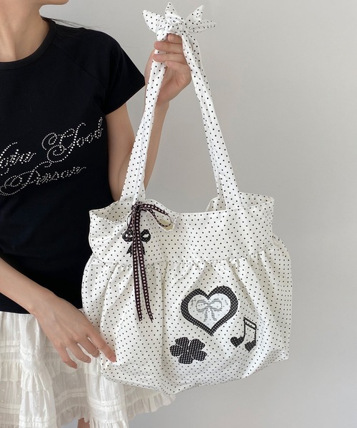 LA VORAGINE(ラ ヴォラジネ)の「4 色展開 水玉 ハート リボン トートバッグ 大容量(トートバッグ・レディース・ピンク/ホワイト/ブラック/ブルー・FREE)」の12枚目の写真
