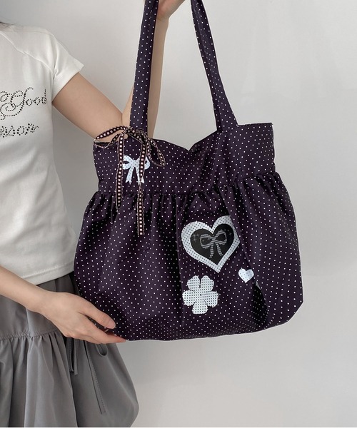 LA VORAGINE(ラ ヴォラジネ)の「4 色展開 水玉 ハート リボン トートバッグ 大容量(トートバッグ・レディース・ピンク/ホワイト/ブラック/ブルー・FREE)」の7枚目の写真