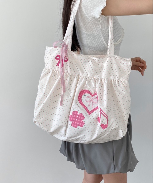 LA VORAGINE(ラ ヴォラジネ)の「4 色展開 水玉 ハート リボン トートバッグ 大容量(トートバッグ・レディース・ピンク/ホワイト/ブラック/ブルー・FREE)」の13枚目の写真