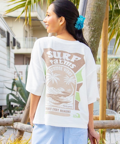 Kahiko(カヒコ)の「【Kahiko】SURF&Palms ビーチリーTシャツ(Tシャツ/カットソー・レディース・ホワイト/ブラック/ベージュ/グリーン・FREE)」の1枚目の写真