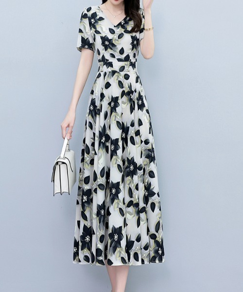 LUCPY(ラクピー)の「フラワーリーフプリント Vネックフレアワンピース(ワンピース・レディース・ホワイト・XX-LARGE/X-LARGE/LARGE/MEDIUM)」の3枚目の写真