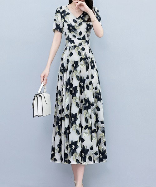 LUCPY(ラクピー)の「フラワーリーフプリント Vネックフレアワンピース(ワンピース・レディース・ホワイト・XX-LARGE/X-LARGE/LARGE/MEDIUM)」の4枚目の写真