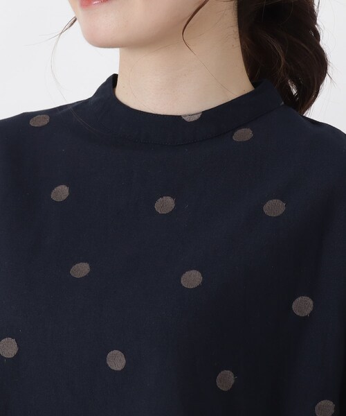 one'sterrace(ワンズテラス)の「綿麻ドット刺繍 パフスリーブブラウス(シャツ/ブラウス・レディース・ネイビー系5/ブラック系8/グレー系その他7・02)」の14枚目の写真