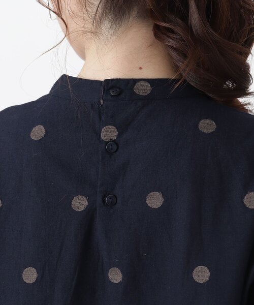 one'sterrace(ワンズテラス)の「綿麻ドット刺繍 パフスリーブブラウス(シャツ/ブラウス・レディース・ネイビー系5/ブラック系8/グレー系その他7・02)」の13枚目の写真
