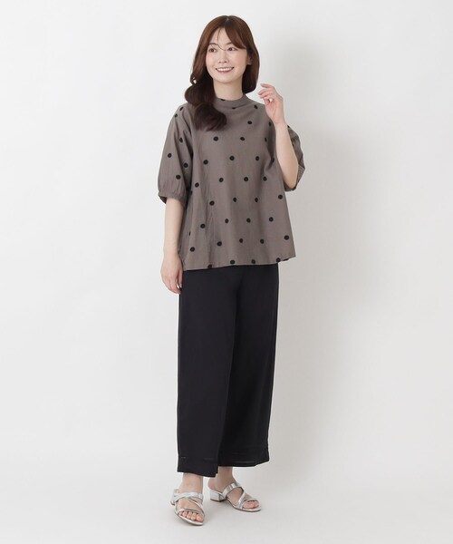 one'sterrace(ワンズテラス)の「綿麻ドット刺繍 パフスリーブブラウス(シャツ/ブラウス・レディース・ネイビー系5/ブラック系8/グレー系その他7・02)」の8枚目の写真