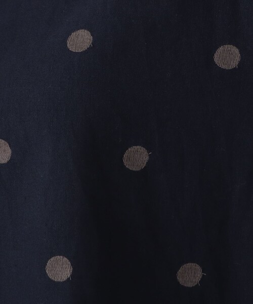 one'sterrace(ワンズテラス)の「綿麻ドット刺繍 パフスリーブブラウス(シャツ/ブラウス・レディース・ネイビー系5/ブラック系8/グレー系その他7・02)」の5枚目の写真