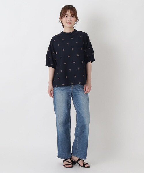 one'sterrace(ワンズテラス)の「綿麻ドット刺繍 パフスリーブブラウス(シャツ/ブラウス・レディース・ネイビー系5/ブラック系8/グレー系その他7・02)」の4枚目の写真