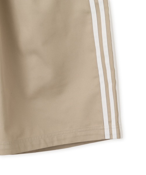 adidas(アディダス)の「adidas ADICOLOR SST COTTON TWILL SHORTS / アディダス アディカラー SST コットン ツイル ショーツ(その他パンツ・メンズ・カーキ・M/L/XL/S/XXL)」の5枚目の写真