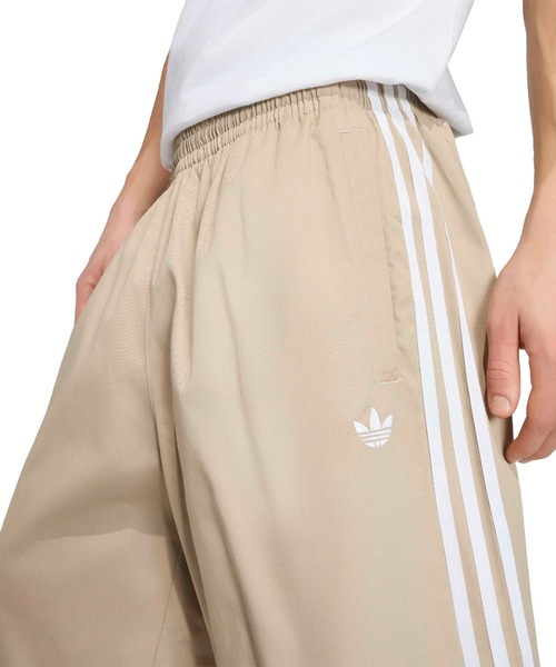 adidas(アディダス)の「adidas ADICOLOR SST COTTON TWILL SHORTS / アディダス アディカラー SST コットン ツイル ショーツ(その他パンツ・メンズ・カーキ・M/L/XL/S/XXL)」の2枚目の写真