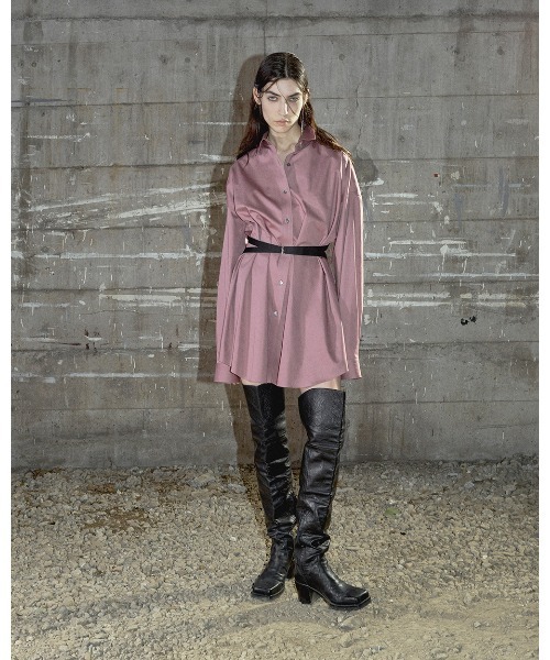 JOHN LAWRENCE SULLIVAN（ジョンローレンスサリバン）の「COTTON SATIN OVERSIZED BELTED SHIRT（シャツ/ブラウス・レディース・ブラック/ピンク/ホワイト・SMALL）」の5枚目の写真