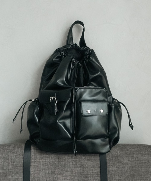 cii(シー)の「【UNISEX】Faux leather metallic backpack / フェイクレザーメタリックリュックサック(バックパック/リュック・メンズ・シルバー/ブラック・FREE)」の1枚目の写真