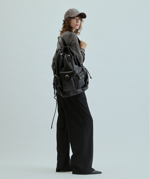 cii(シー)の「【UNISEX】Faux leather metallic backpack / フェイクレザーメタリックリュックサック(バックパック/リュック・メンズ・シルバー/ブラック・FREE)」の9枚目の写真