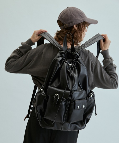 cii(シー)の「【UNISEX】Faux leather metallic backpack / フェイクレザーメタリックリュックサック(バックパック/リュック・メンズ・シルバー/ブラック・FREE)」の7枚目の写真