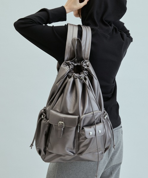 cii(シー)の「【UNISEX】Faux leather metallic backpack / フェイクレザーメタリックリュックサック(バックパック/リュック・メンズ・シルバー/ブラック・FREE)」の10枚目の写真