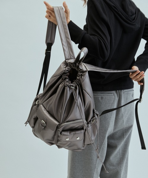cii(シー)の「【UNISEX】Faux leather metallic backpack / フェイクレザーメタリックリュックサック(バックパック/リュック・メンズ・シルバー/ブラック・FREE)」の14枚目の写真