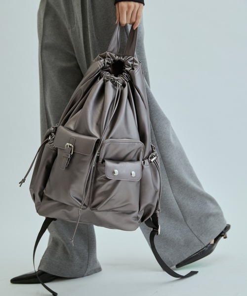 cii(シー)の「【UNISEX】Faux leather metallic backpack / フェイクレザーメタリックリュックサック(バックパック/リュック・メンズ・シルバー/ブラック・FREE)」の15枚目の写真