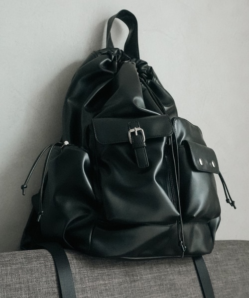 cii(シー)の「【UNISEX】Faux leather metallic backpack / フェイクレザーメタリックリュックサック(バックパック/リュック・メンズ・シルバー/ブラック・FREE)」の16枚目の写真