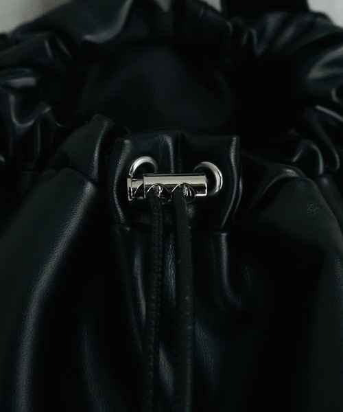 cii(シー)の「【UNISEX】Faux leather metallic backpack / フェイクレザーメタリックリュックサック(バックパック/リュック・メンズ・シルバー/ブラック・FREE)」の17枚目の写真