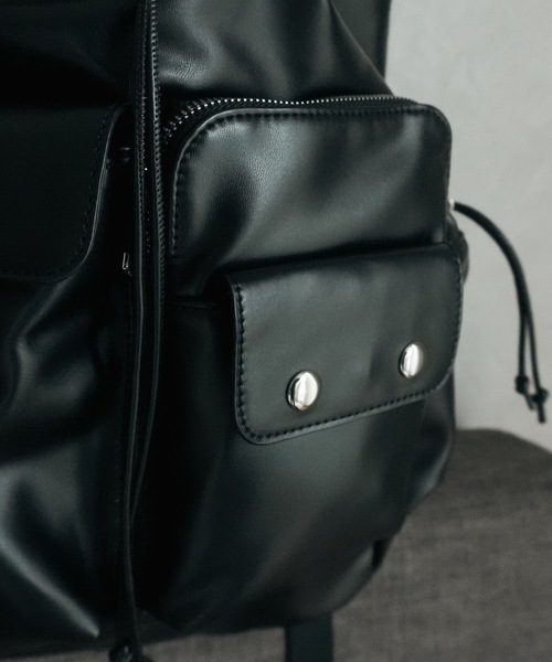 cii(シー)の「【UNISEX】Faux leather metallic backpack / フェイクレザーメタリックリュックサック(バックパック/リュック・メンズ・シルバー/ブラック・FREE)」の19枚目の写真