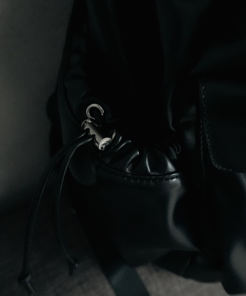 cii(シー)の「【UNISEX】Faux leather metallic backpack / フェイクレザーメタリックリュックサック(バックパック/リュック・メンズ・シルバー/ブラック・FREE)」の20枚目の写真