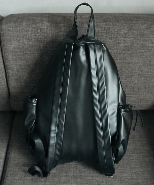 cii(シー)の「【UNISEX】Faux leather metallic backpack / フェイクレザーメタリックリュックサック(バックパック/リュック・メンズ・シルバー/ブラック・FREE)」の21枚目の写真