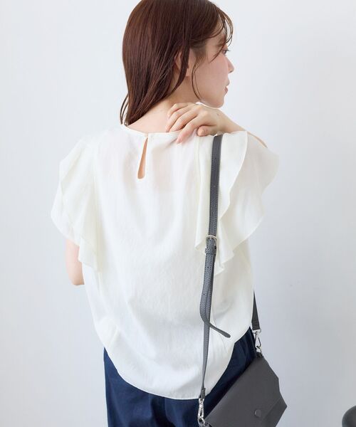 le.coeur blanc(ルクールブラン)の「フレンチフレアスリーブブラウス(シャツ/ブラウス・レディース・ブラック/オフホワイト/イエロー・38)」の15枚目の写真