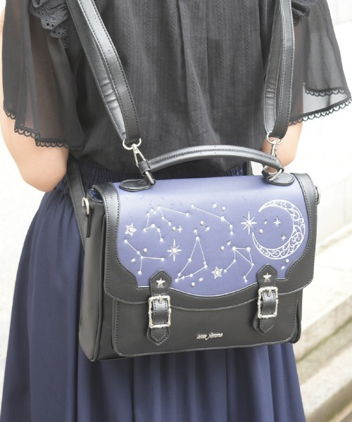 axes femme(アクシーズファム)の「月星箔押しフラップサッチェル(ショルダーバッグ・レディース・ブラック/ネイビー・FREE)」の4枚目の写真