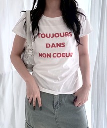 レッドテキストプリントショート丈半袖Tシャツ