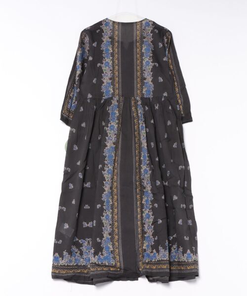 BELLUNA PLUS(ベルーナ)の「花柄プリントワンピース(ワンピース・レディース・チャコール/モスグリーン・X-LARGE/LARGE/MEDIUM)」の11枚目の写真