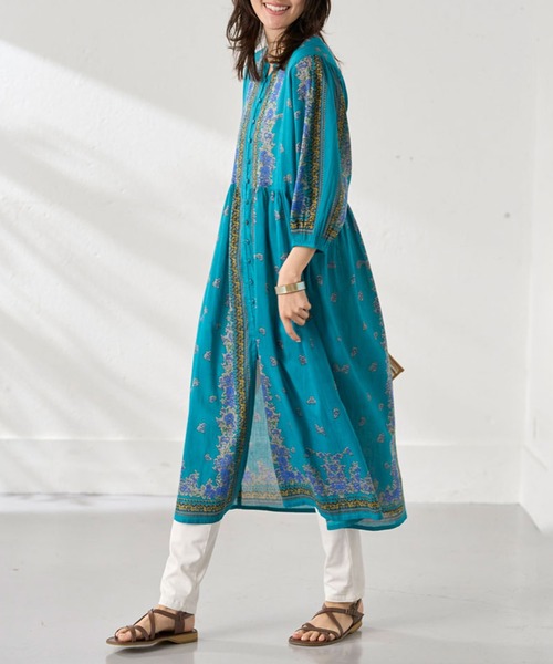 BELLUNA PLUS(ベルーナ)の「花柄プリントワンピース(ワンピース・レディース・チャコール/モスグリーン・X-LARGE/LARGE/MEDIUM)」の5枚目の写真
