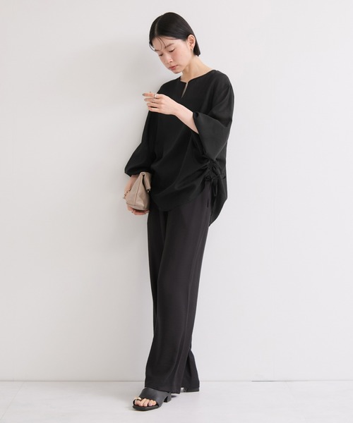 le cercle ADAM ET ROPE'（ルセルクルアダムエロペ）の「サイドギャザーシアーシャツ（シャツ/ブラウス・レディース・サックスブルー/ブラック/ホワイト・FREE）」の5枚目の写真