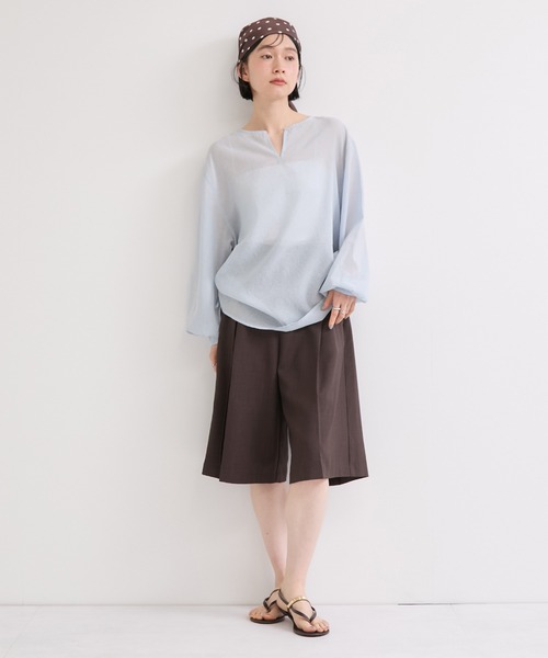 le cercle ADAM ET ROPE'（ルセルクルアダムエロペ）の「サイドギャザーシアーシャツ（シャツ/ブラウス・レディース・サックスブルー/ブラック/ホワイト・FREE）」の6枚目の写真