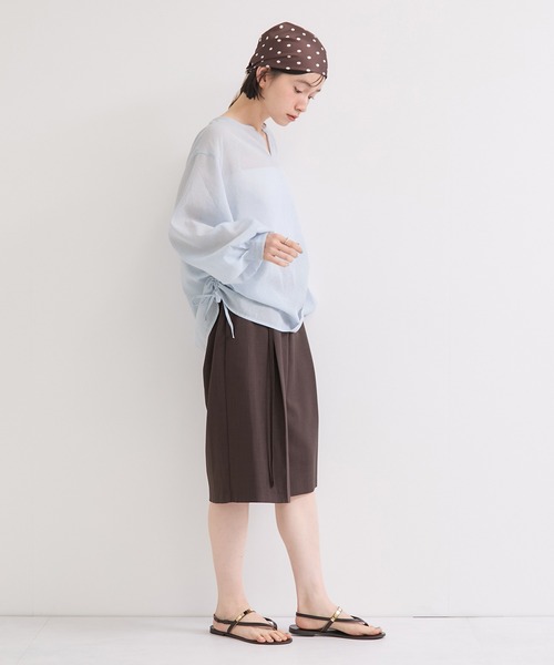 le cercle ADAM ET ROPE'（ルセルクルアダムエロペ）の「サイドギャザーシアーシャツ（シャツ/ブラウス・レディース・サックスブルー/ブラック/ホワイト・FREE）」の7枚目の写真