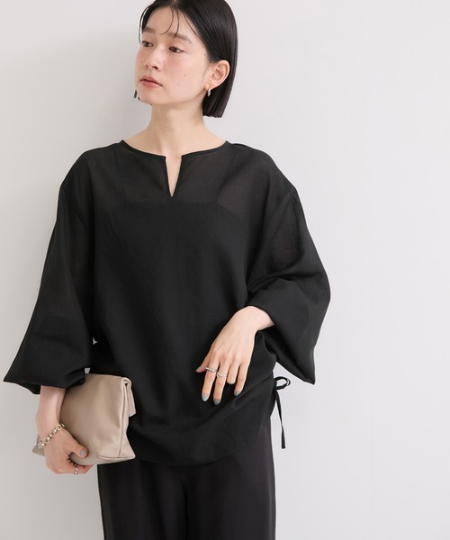 le cercle ADAM ET ROPE'（ルセルクルアダムエロペ）の「サイドギャザーシアーシャツ（シャツ/ブラウス・レディース・サックスブルー/ブラック/ホワイト・FREE）」の10枚目の写真