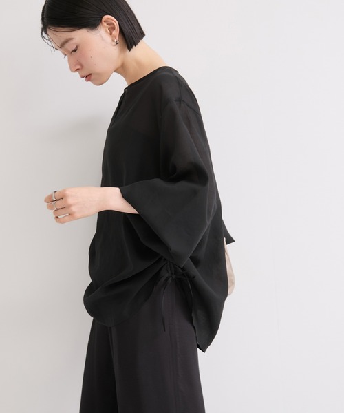 le cercle ADAM ET ROPE'（ルセルクルアダムエロペ）の「サイドギャザーシアーシャツ（シャツ/ブラウス・レディース・サックスブルー/ブラック/ホワイト・FREE）」の11枚目の写真