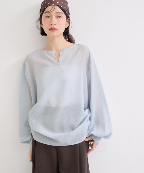 le cercle ADAM ET ROPE'（ルセルクルアダムエロペ）の「サイドギャザーシアーシャツ（シャツ/ブラウス・レディース・サックスブルー/ブラック/ホワイト・FREE）」の12枚目の写真