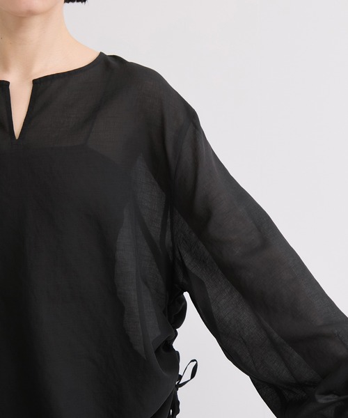 le cercle ADAM ET ROPE'（ルセルクルアダムエロペ）の「サイドギャザーシアーシャツ（シャツ/ブラウス・レディース・サックスブルー/ブラック/ホワイト・FREE）」の18枚目の写真