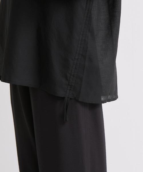 le cercle ADAM ET ROPE'（ルセルクルアダムエロペ）の「サイドギャザーシアーシャツ（シャツ/ブラウス・レディース・サックスブルー/ブラック/ホワイト・FREE）」の20枚目の写真