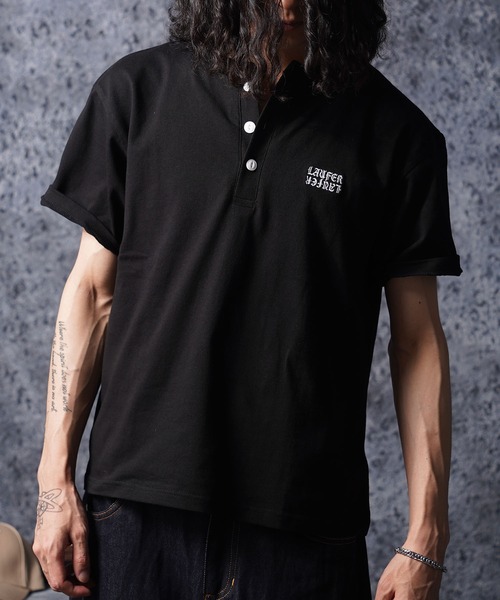 Laufer(ロイファー)の「【Laufer】ボトルラベル クロップド ヘンリーネックTシャツ / バックプリント&胸刺繍 ユニセックス(Tシャツ/カットソー・メンズ・ネイビー/ナチュラル/ブラック/スミクロ・M/S/L)」の1枚目の写真