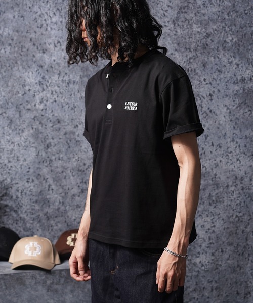Laufer(ロイファー)の「【Laufer】ボトルラベル クロップド ヘンリーネックTシャツ / バックプリント&胸刺繍 ユニセックス(Tシャツ/カットソー・メンズ・ネイビー/ナチュラル/ブラック/スミクロ・M/S/L)」の9枚目の写真