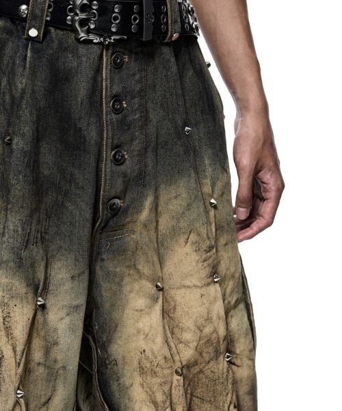RICH（リッチ）の「【RICH】MULTI RIVET DIRT WASHED WIDE PANTS  / 【RICH】ダーティーウォッシュリベットワイドデニムパンツ＜着用動画あり＞（デニムパンツ・メンズ・チャコール・M/XS）」の14枚目の写真